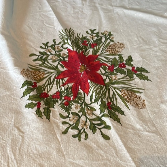 Better Homes & Gardens Christmas 70” Round Floral Tablecloth - Picture 7 of 8